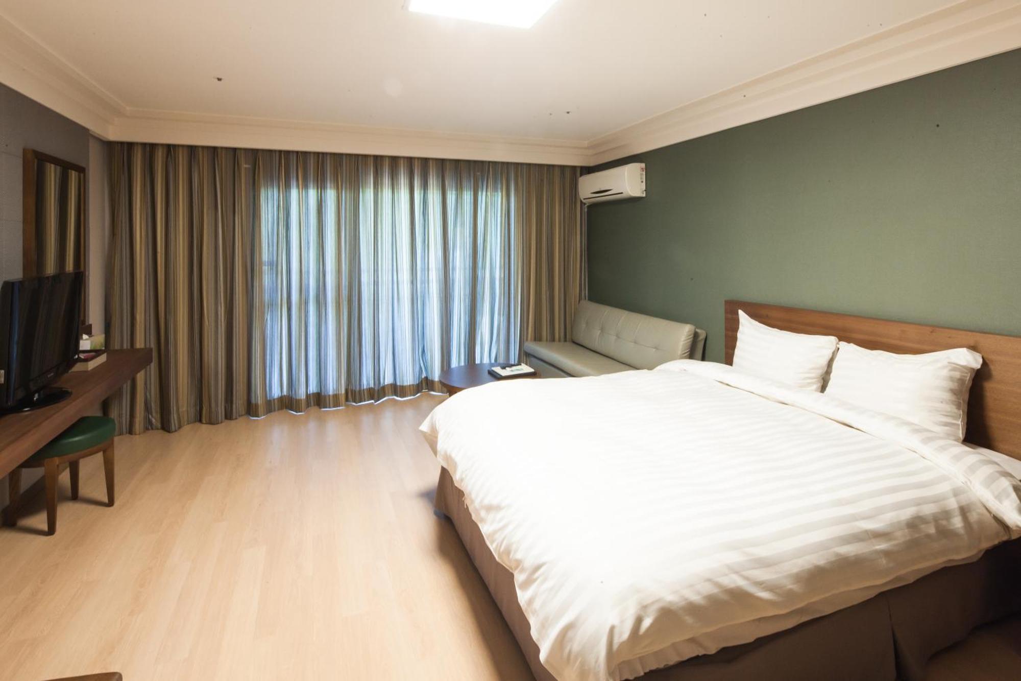 Vivaldipark Hotel Hongcheon Exterior photo